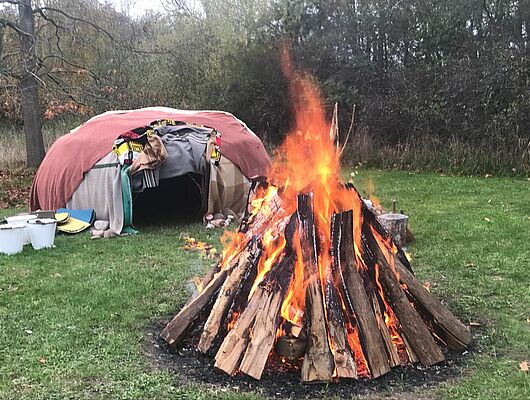 Schwitzhüttenbau und -Ritual mit Kraftplatzwanderungen